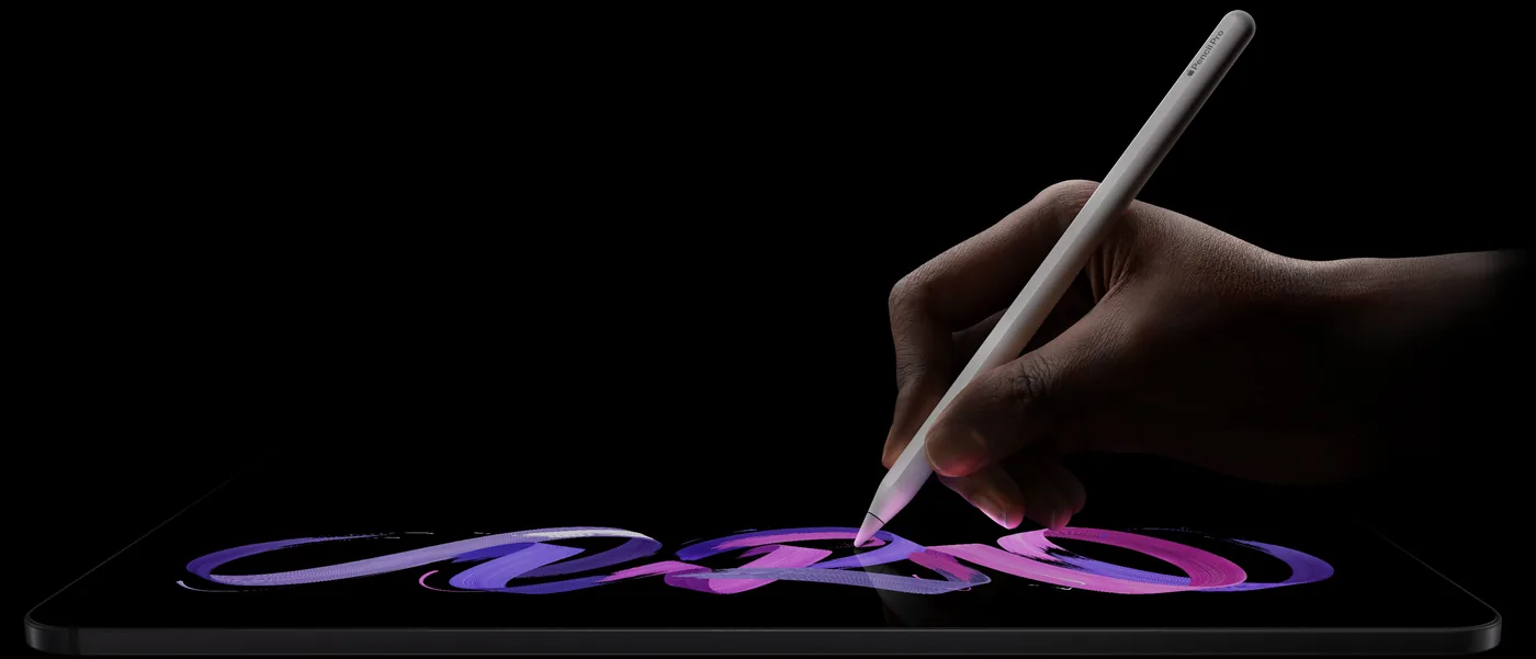 Рисование стилусом Apple Pencil Pro на экране iPad Pro (2025)