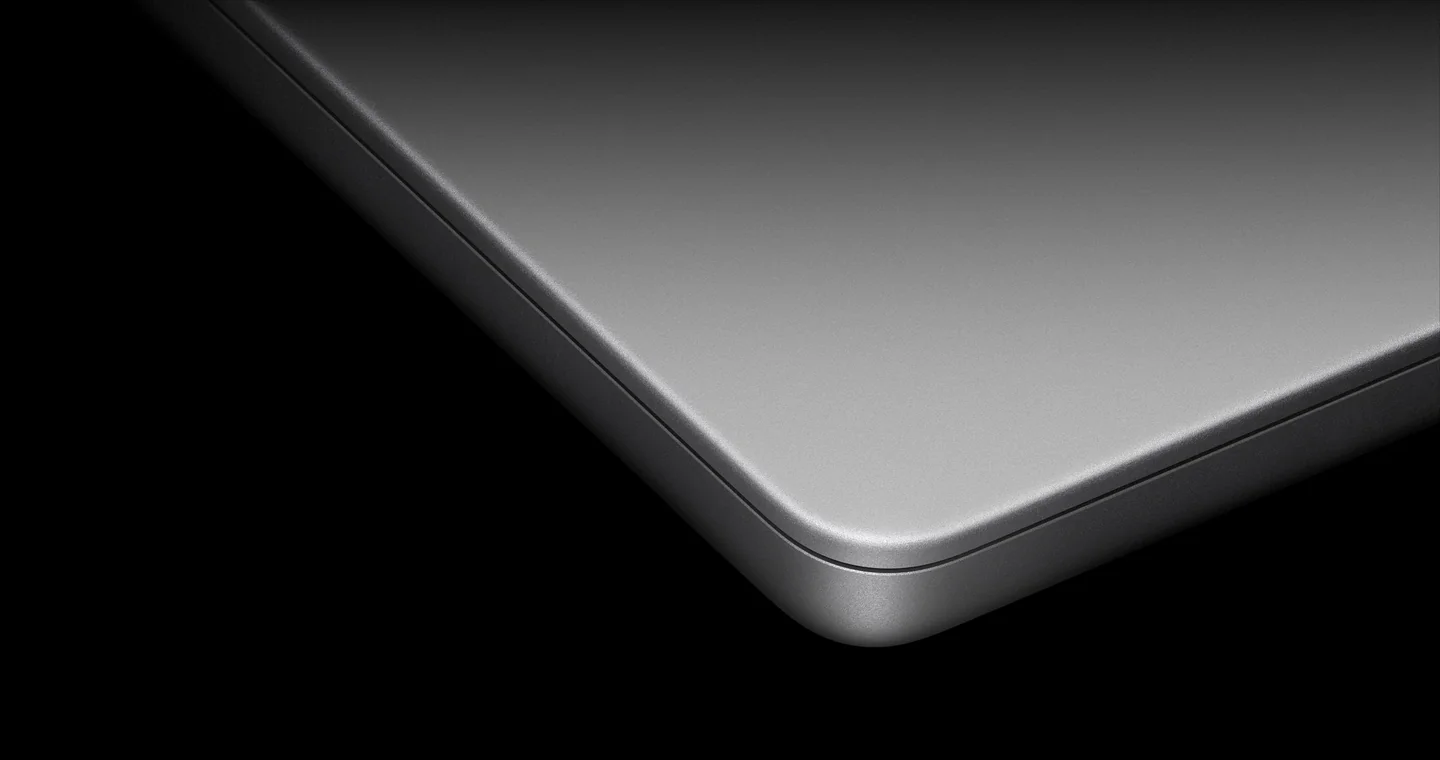 MacBook Pro 16 OLED M5 Pro 48/1TB Silver — дизайн и цвет корпуса